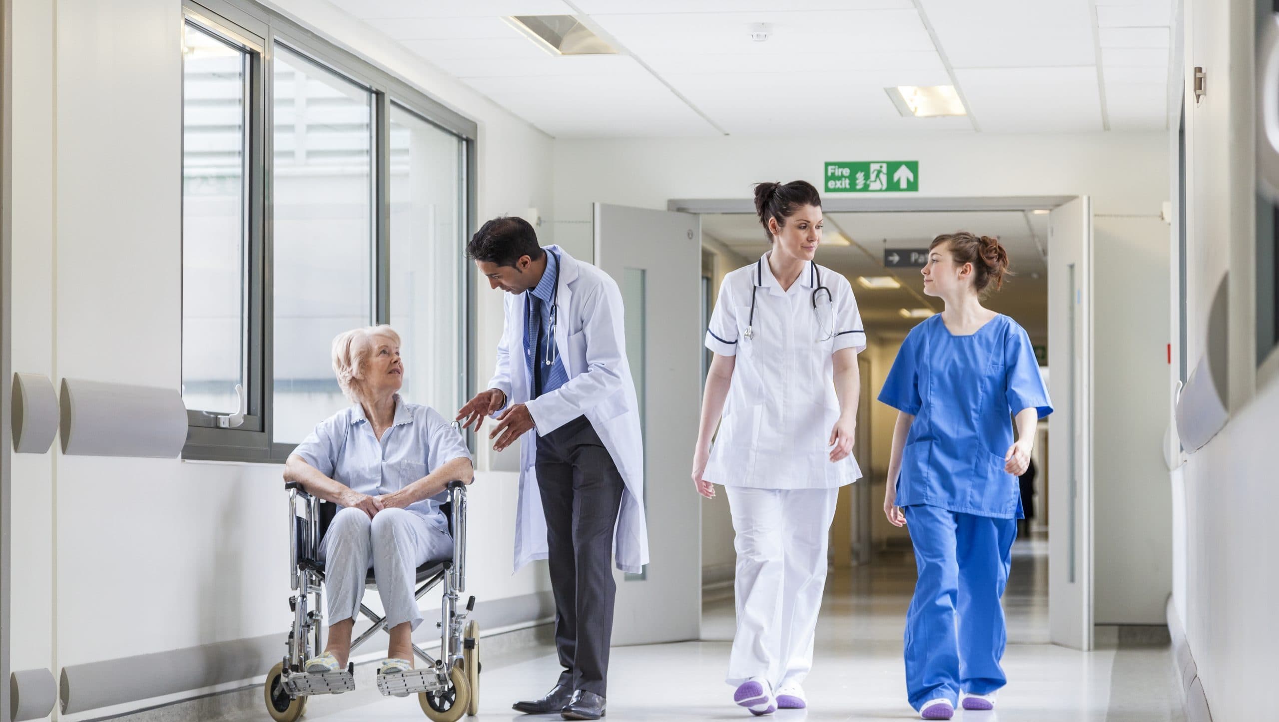 راهنمای کامل اخذ ویزای کارگر بهداشت انگلستان: مدارک و جاب آفر ۲۰۲۶